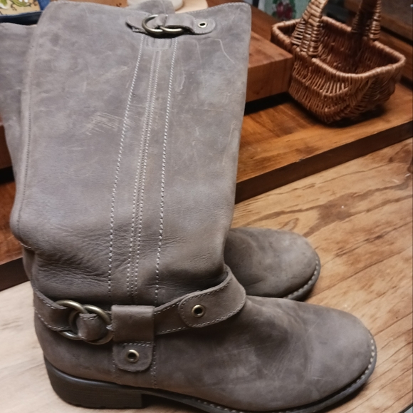 Clarks Gray Suede 100% Leather Knee - High Block Heel Boots - Picture 9 of 9